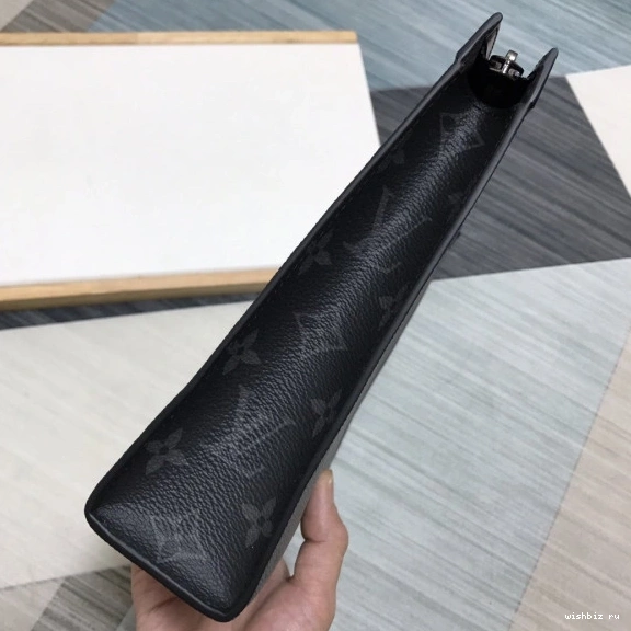 WIS POCHETTE VOYAGE VUITTON LOUIS MM 1205